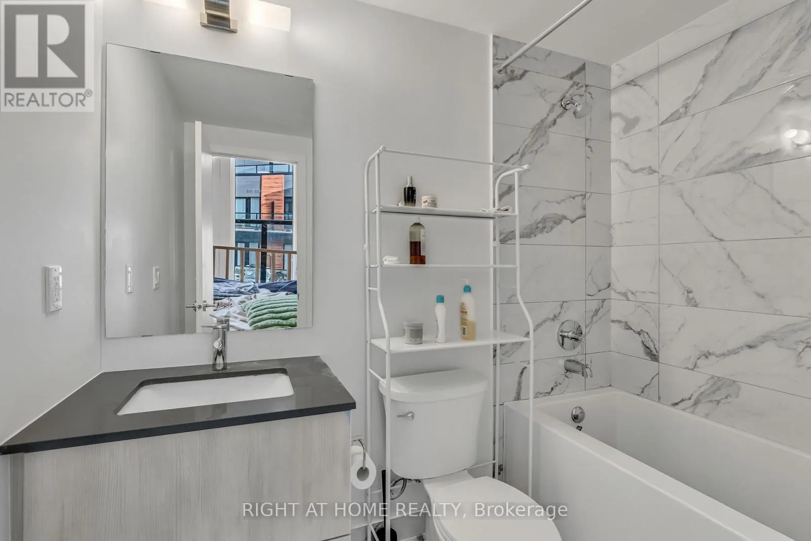 907 - 2 STECKLEY HOUSE LANE