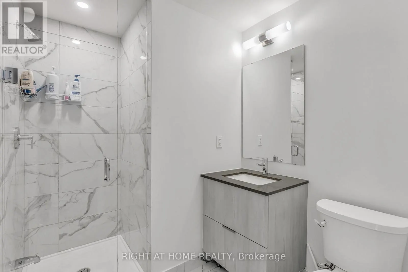 907 - 2 STECKLEY HOUSE LANE