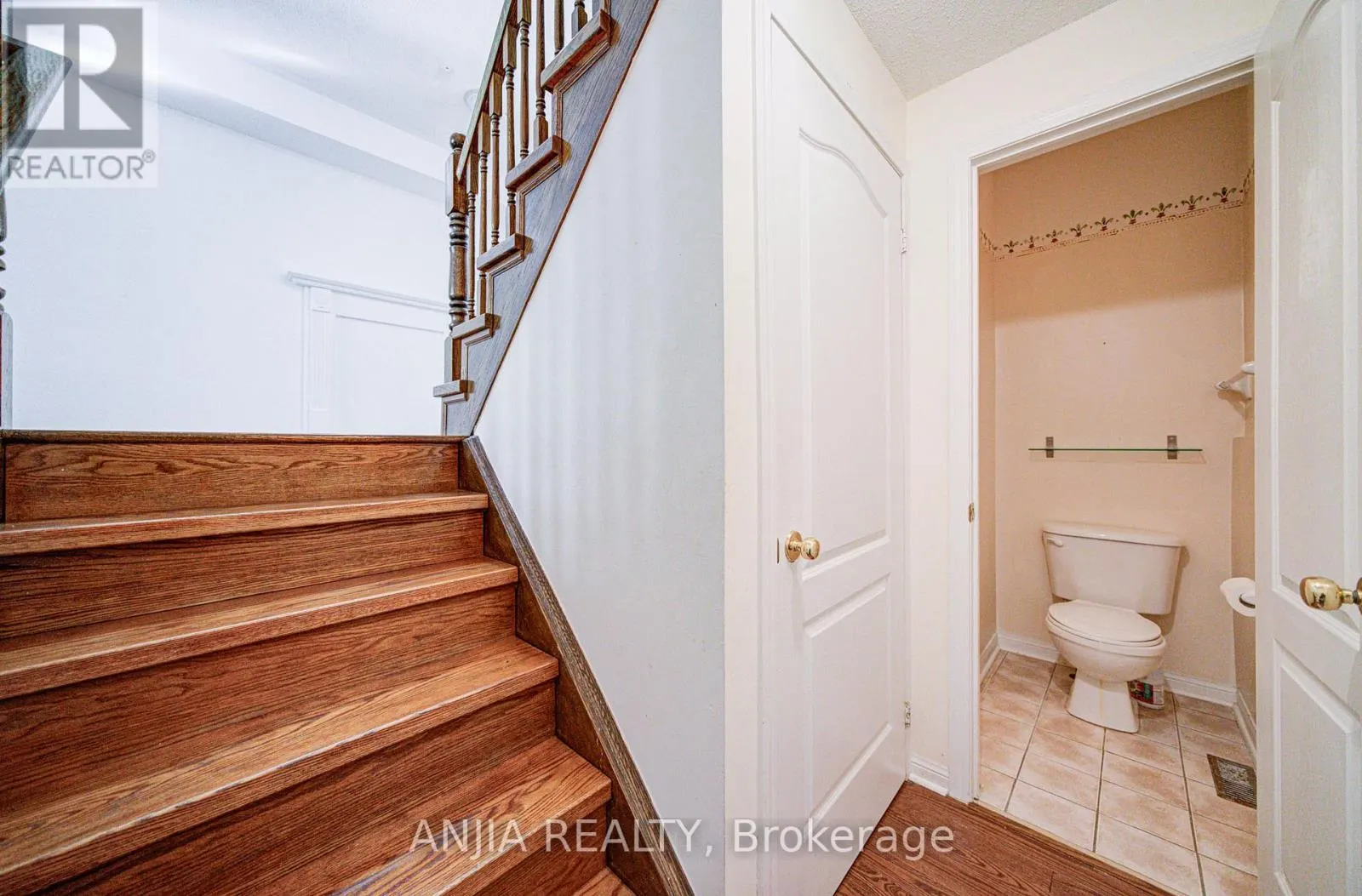 81 WHITE'S HILL AVENUE