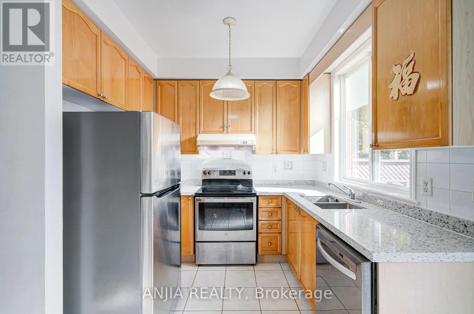 81 WHITE'S HILL AVENUE