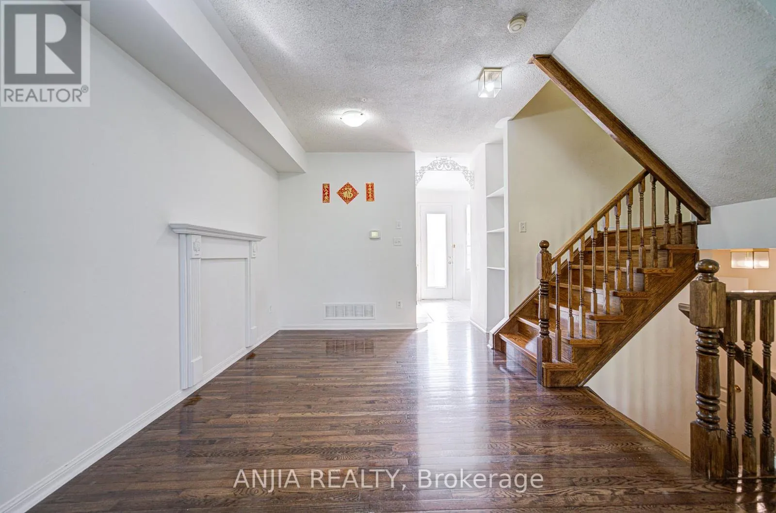 81 WHITE'S HILL AVENUE