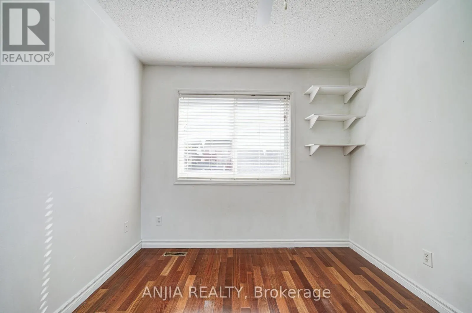 81 WHITE'S HILL AVENUE