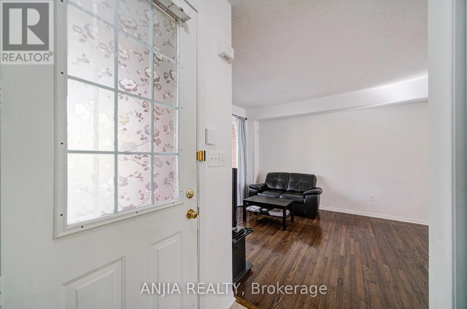 81 WHITE'S HILL AVENUE