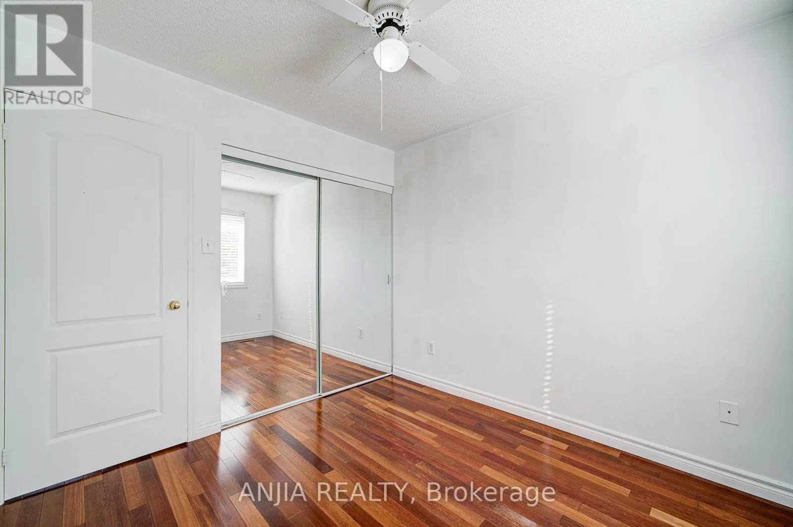 81 WHITE'S HILL AVENUE