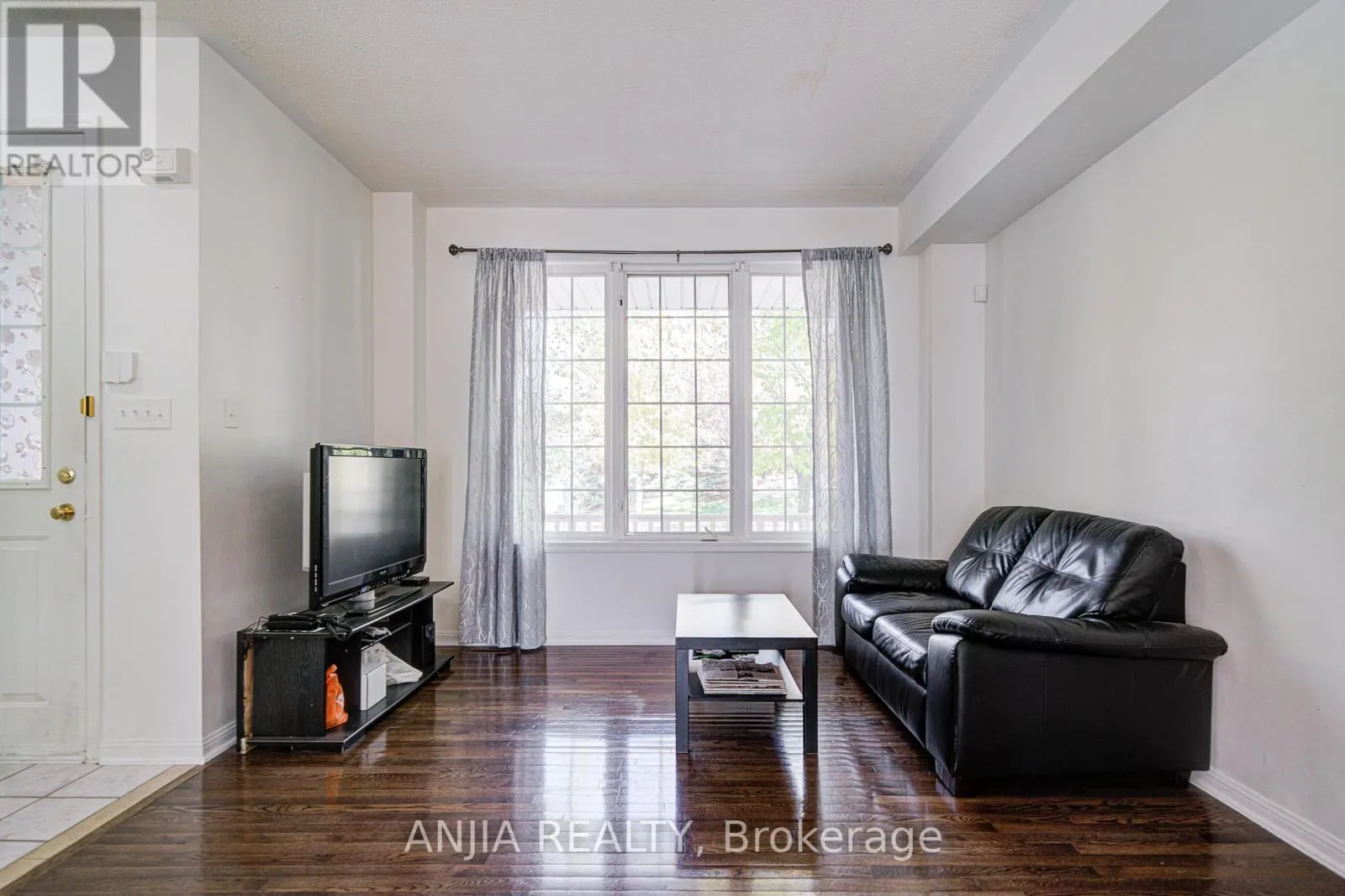 81 WHITE'S HILL AVENUE