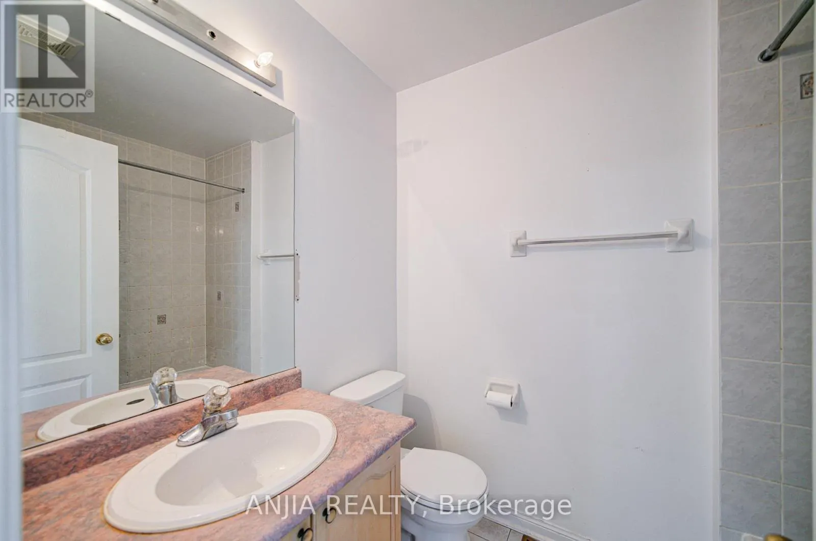 81 WHITE'S HILL AVENUE