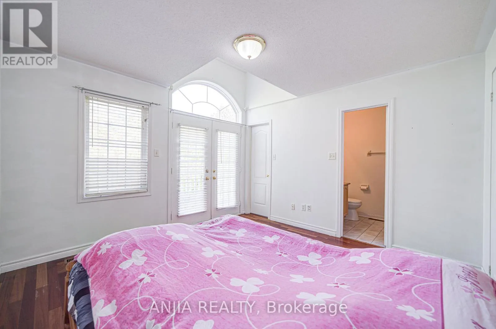 81 WHITE'S HILL AVENUE