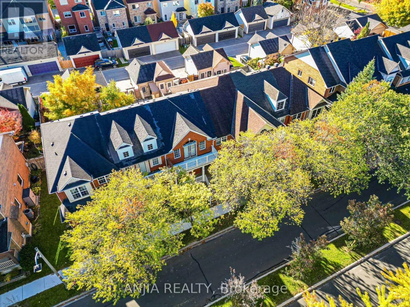 81 WHITE'S HILL AVENUE