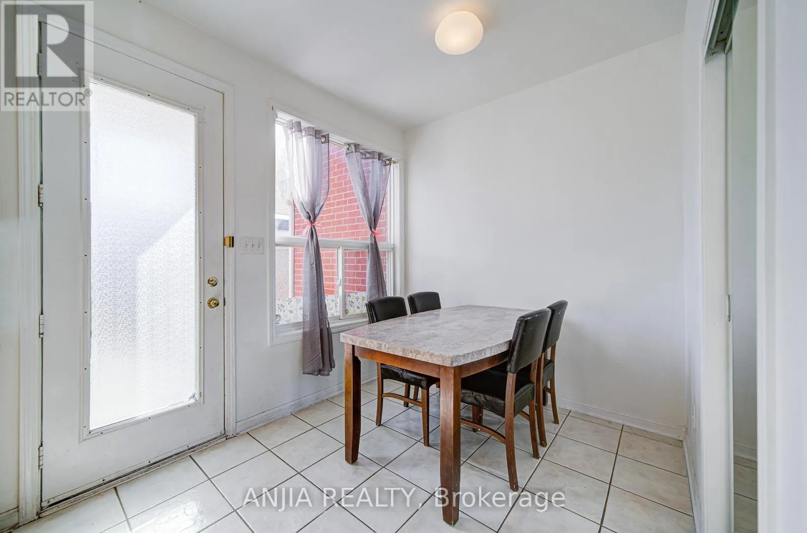 81 WHITE'S HILL AVENUE