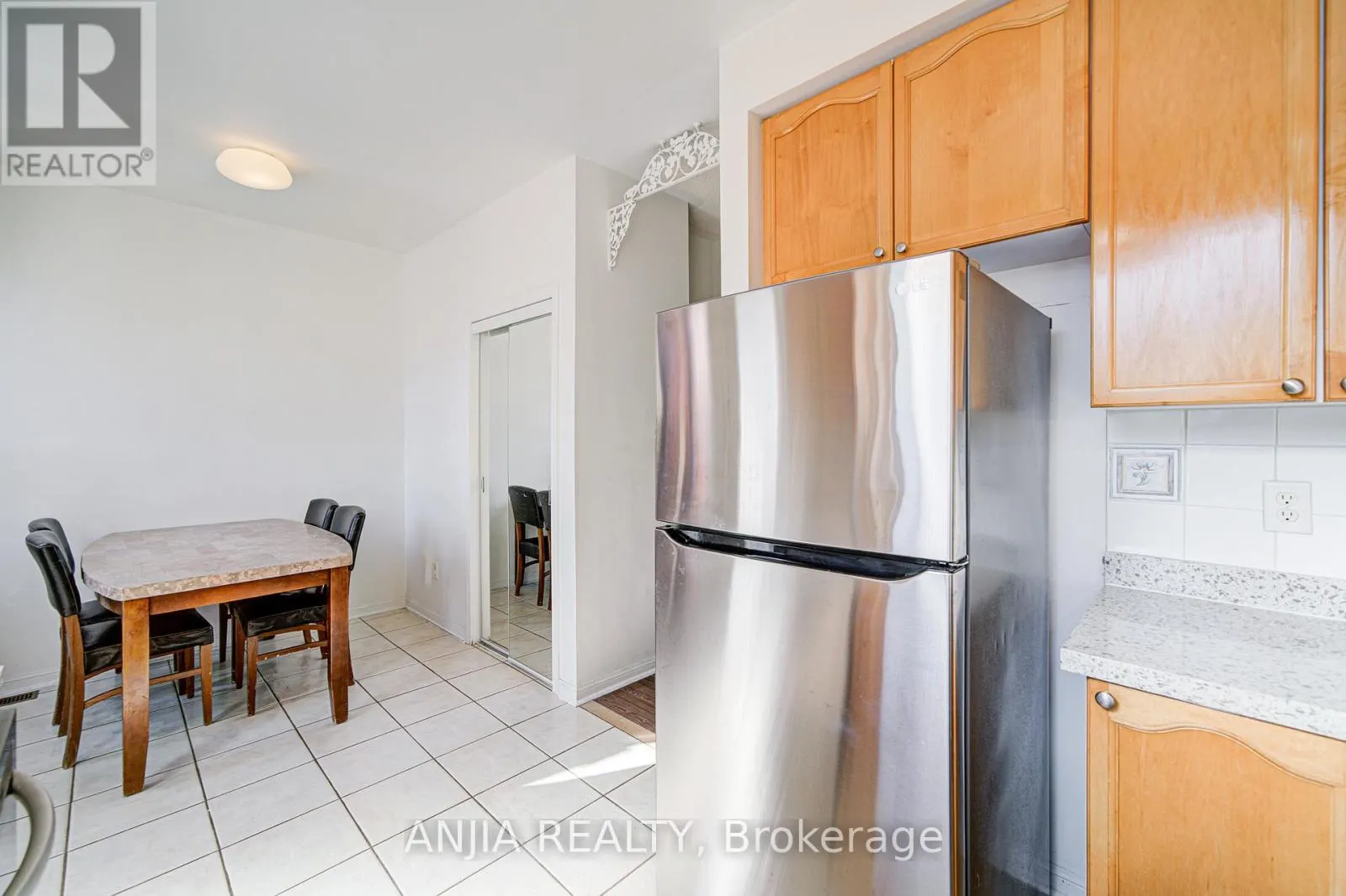 81 WHITE'S HILL AVENUE