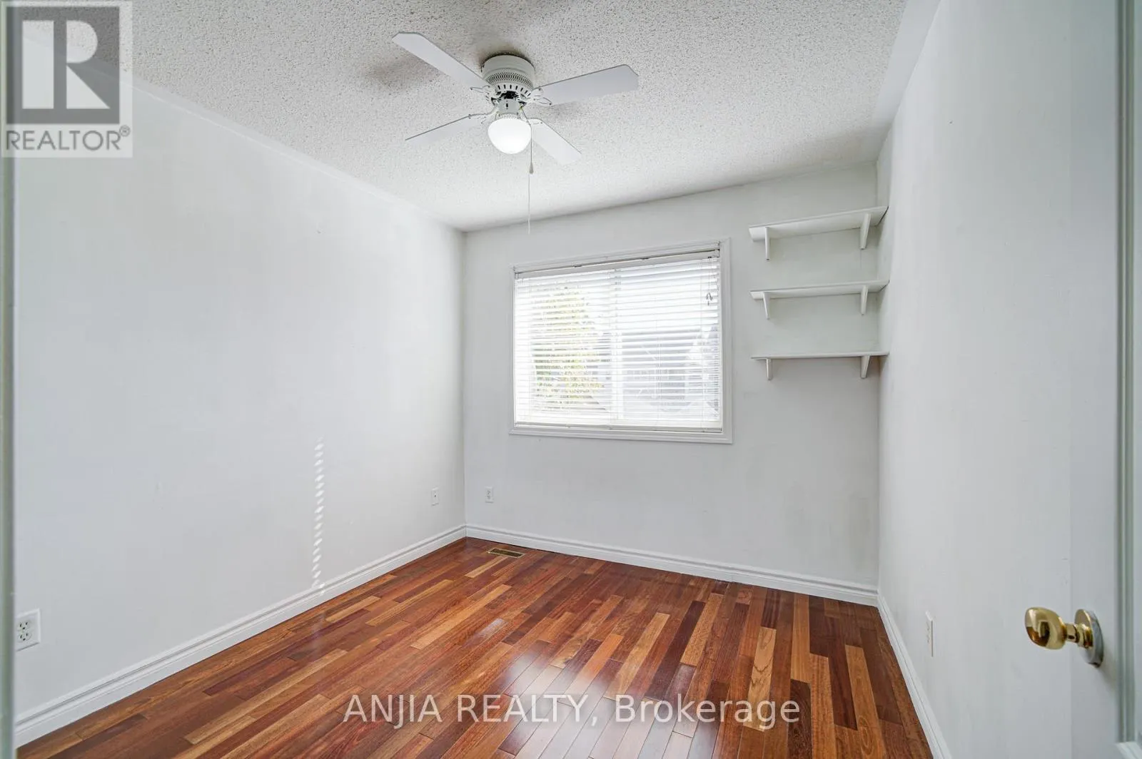 81 WHITE'S HILL AVENUE