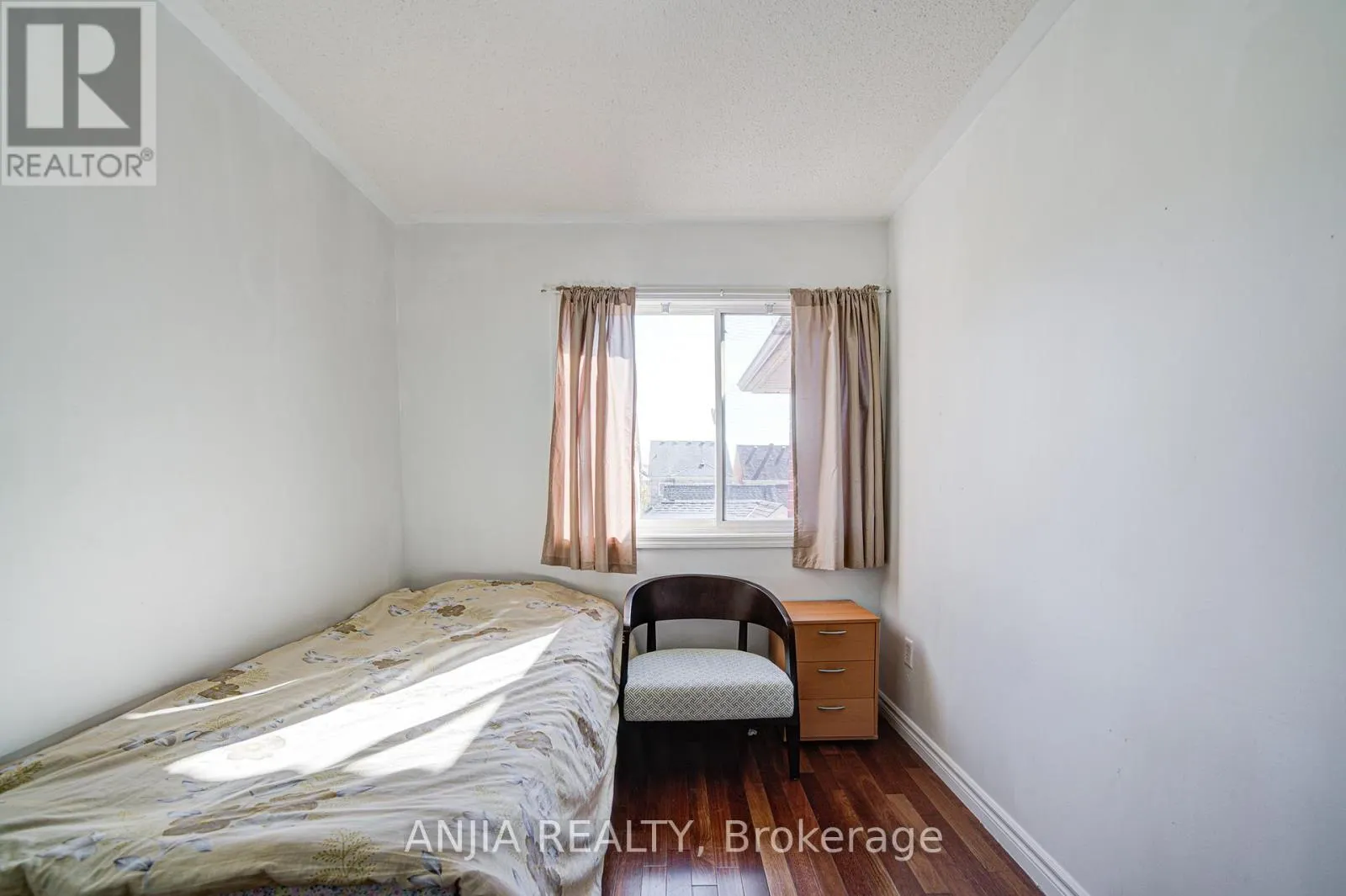 81 WHITE'S HILL AVENUE