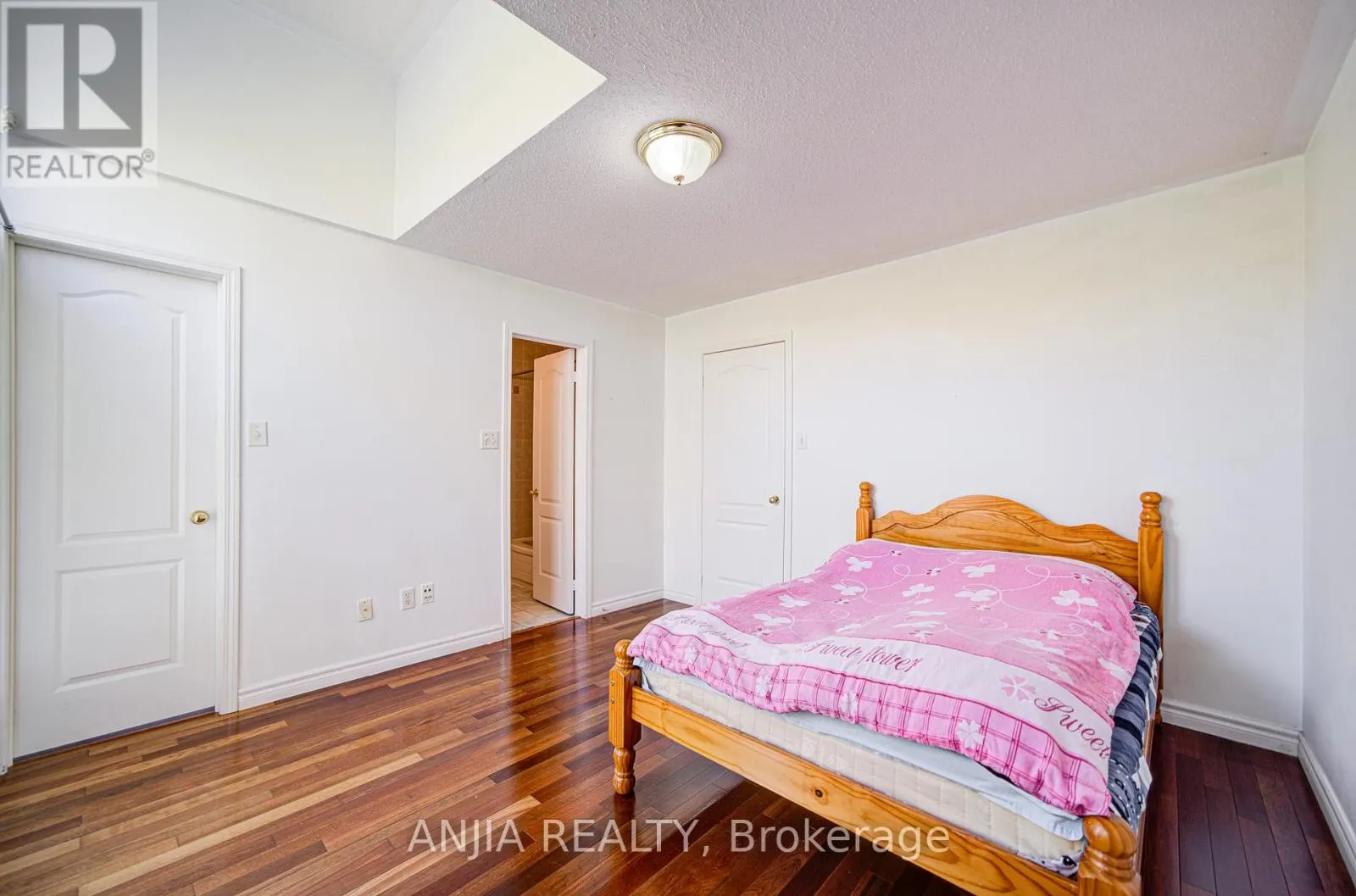 81 WHITE'S HILL AVENUE