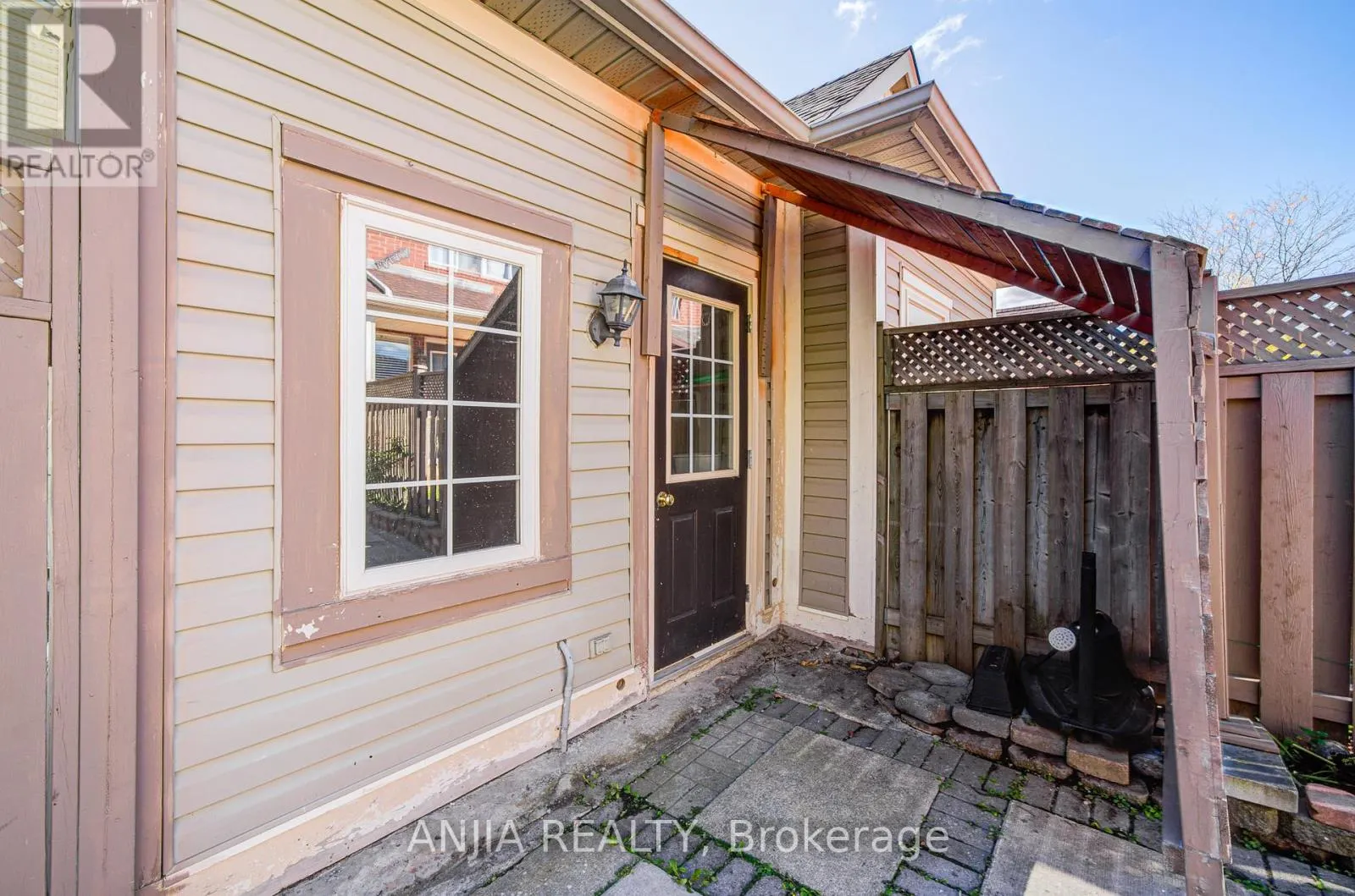 81 WHITE'S HILL AVENUE