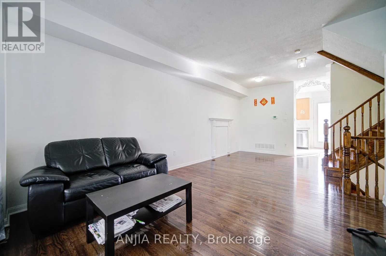 81 WHITE'S HILL AVENUE