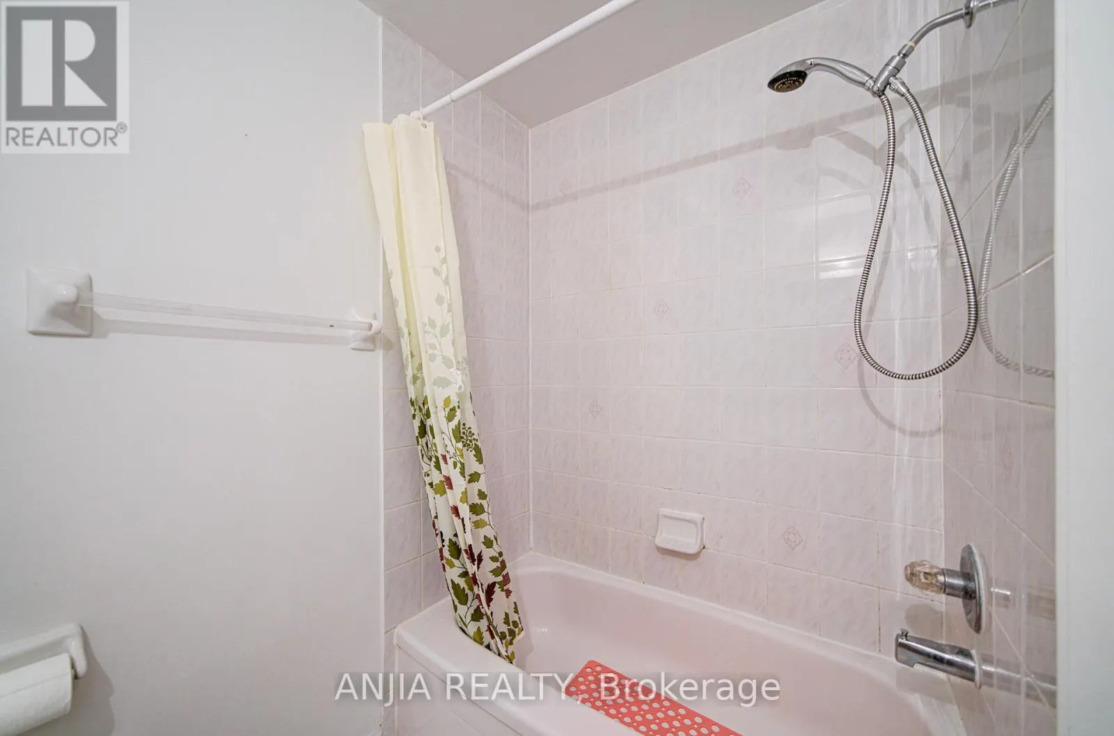 81 WHITE'S HILL AVENUE