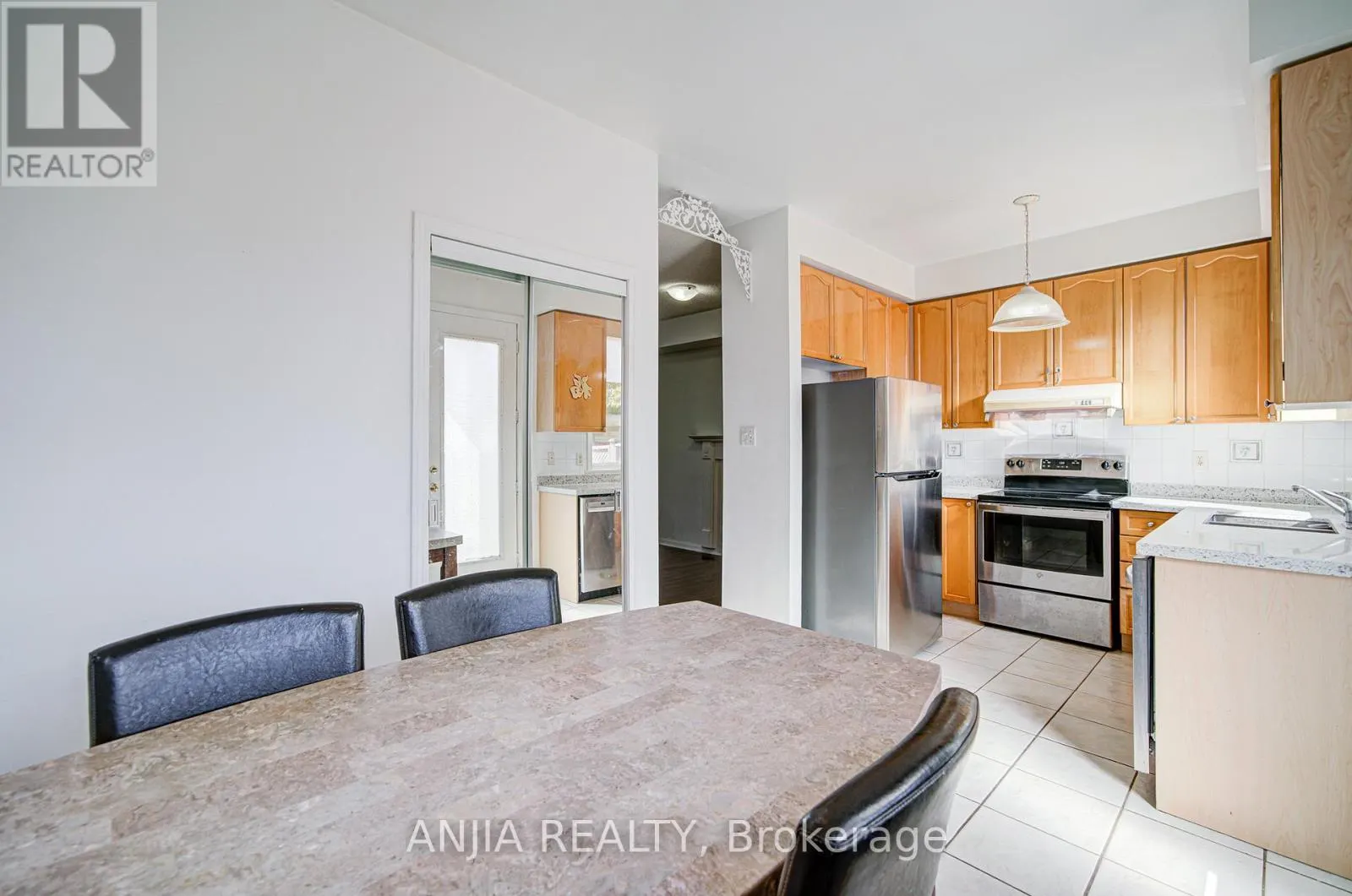 81 WHITE'S HILL AVENUE