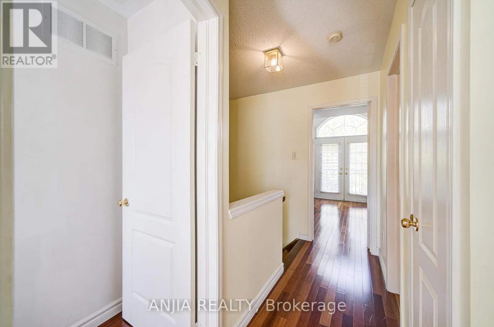 81 WHITE'S HILL AVENUE