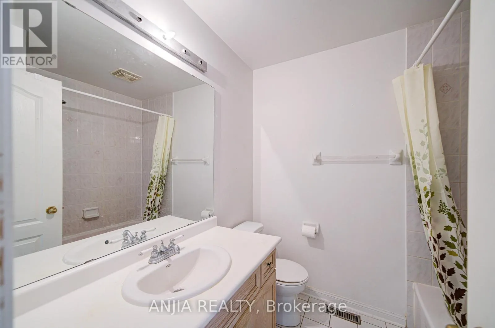 81 WHITE'S HILL AVENUE