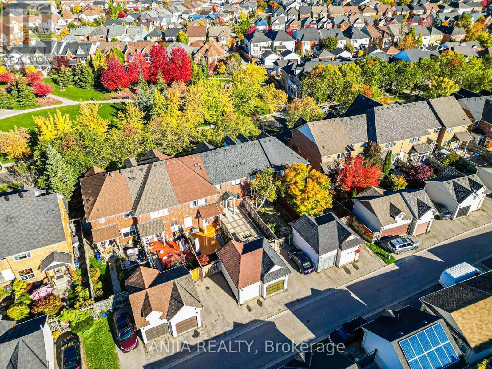 81 WHITE'S HILL AVENUE