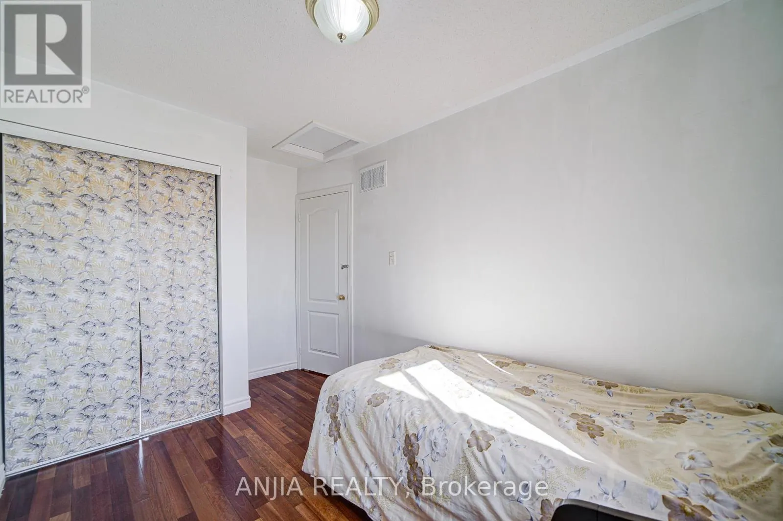 81 WHITE'S HILL AVENUE