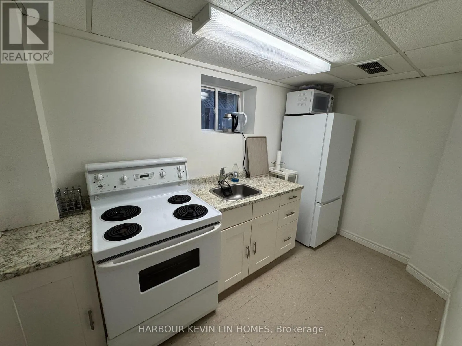 25 DESERT VIEW CRESCENT