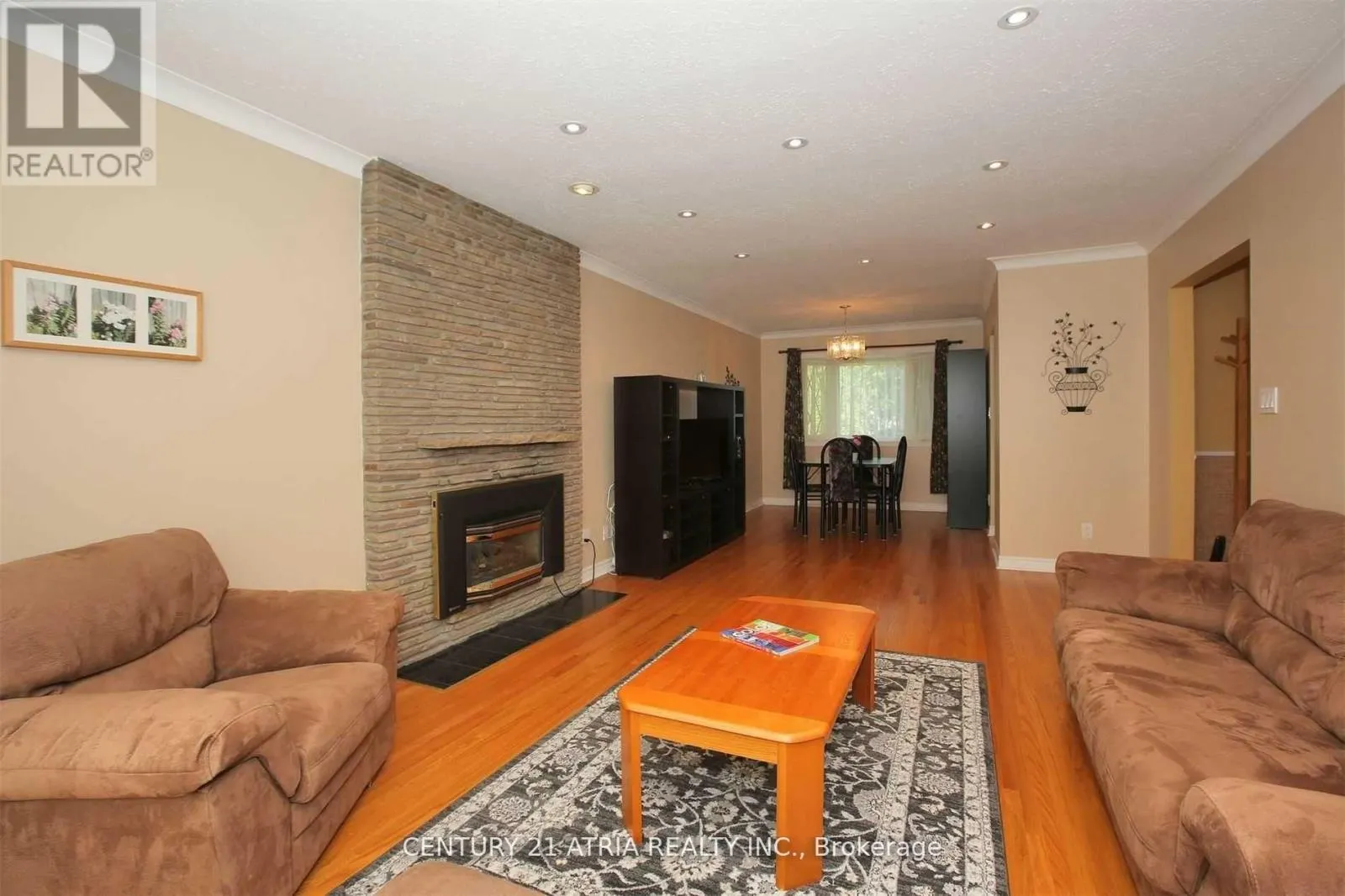 16 BRIGHTBAY CRESCENT