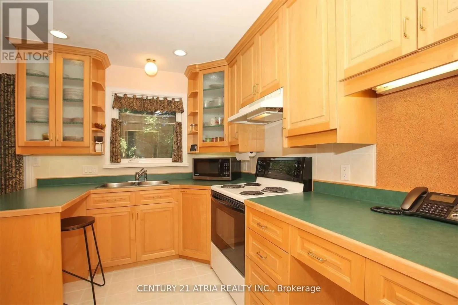 16 BRIGHTBAY CRESCENT