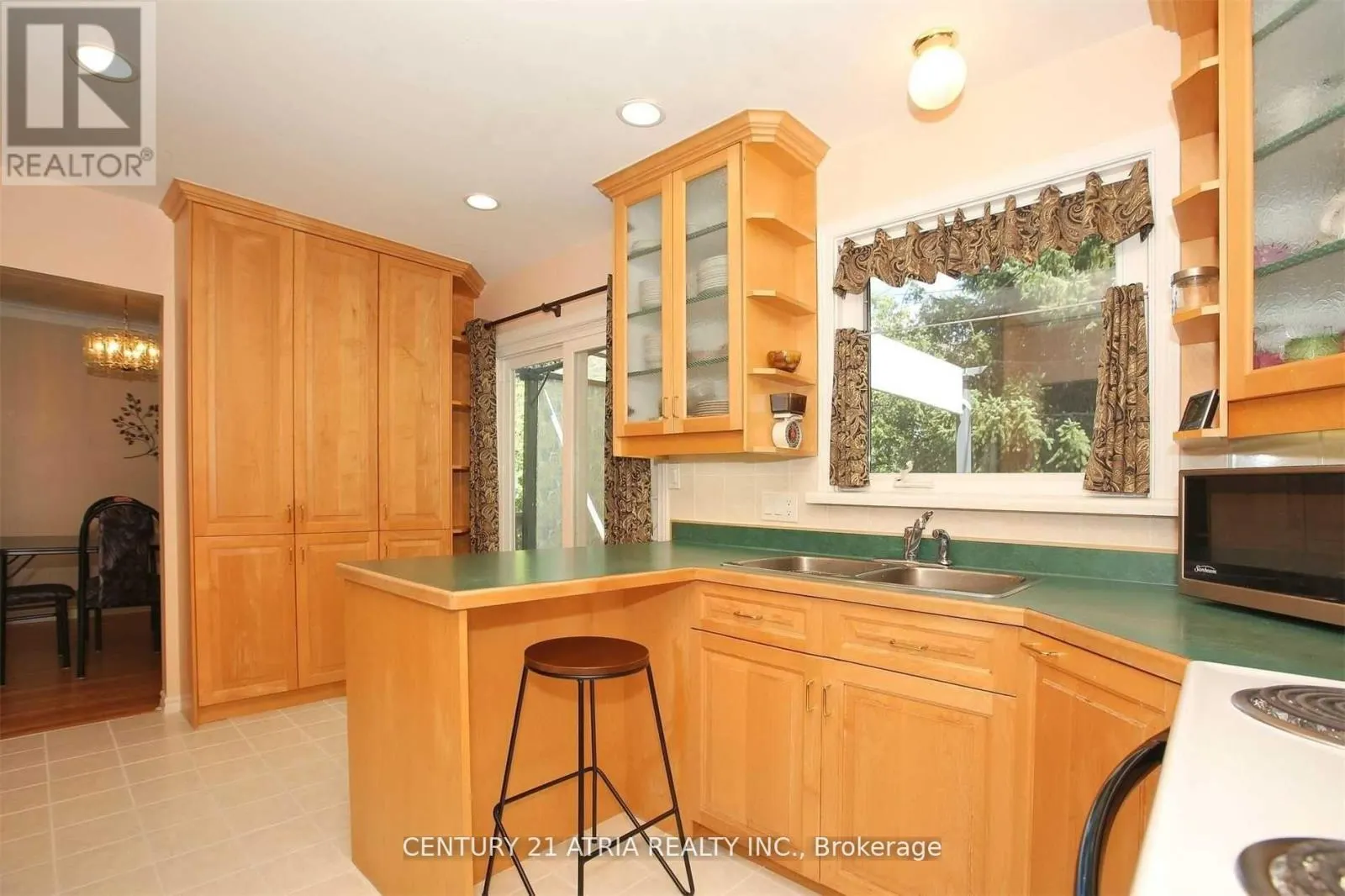 16 BRIGHTBAY CRESCENT