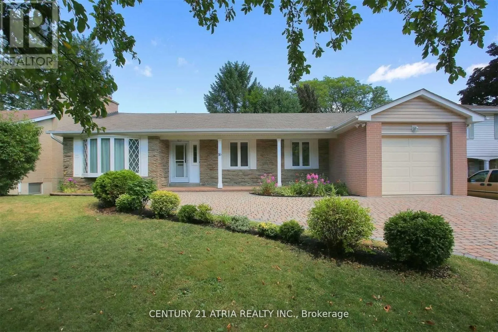 16 BRIGHTBAY CRESCENT