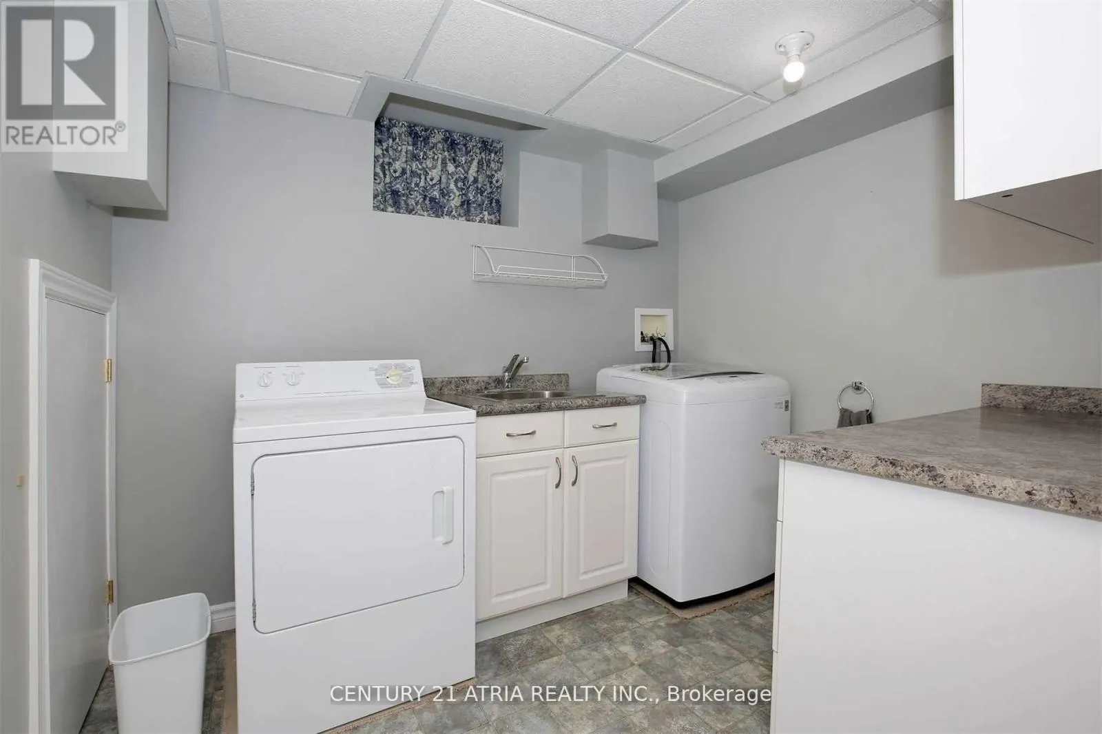 16 BRIGHTBAY CRESCENT