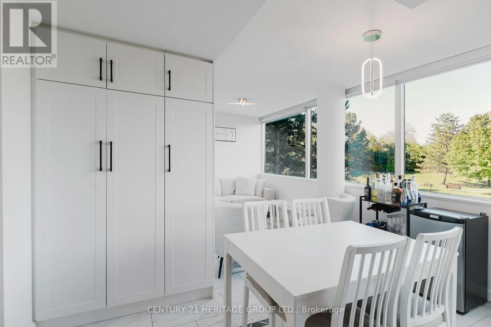 203 - 40 HARDING BLVD BOULEVARD W