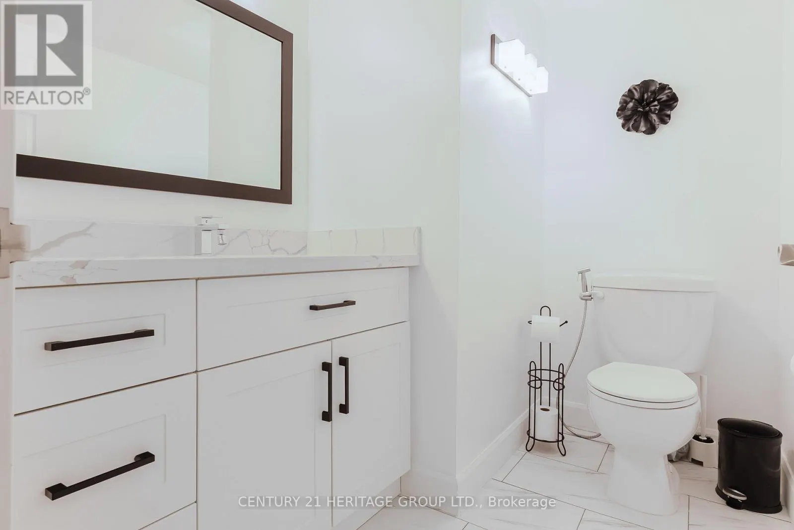 203 - 40 HARDING BLVD BOULEVARD W