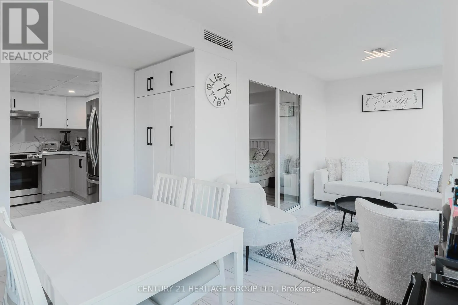 203 - 40 HARDING BLVD BOULEVARD W