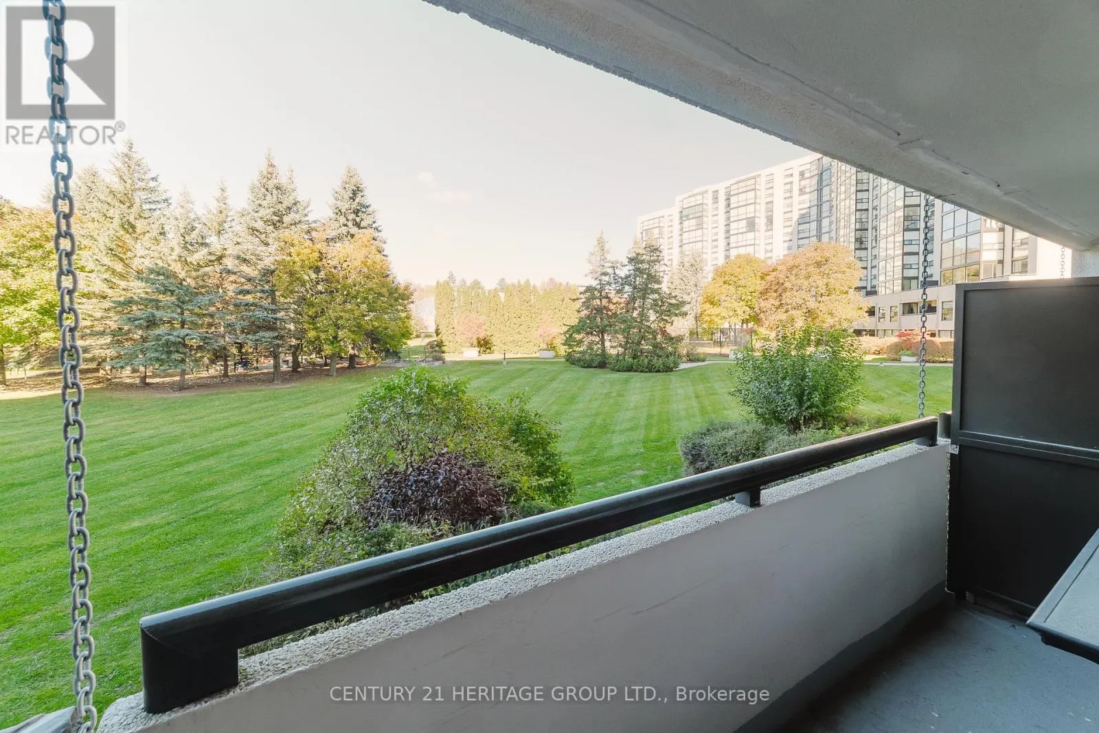 203 - 40 HARDING BLVD BOULEVARD W