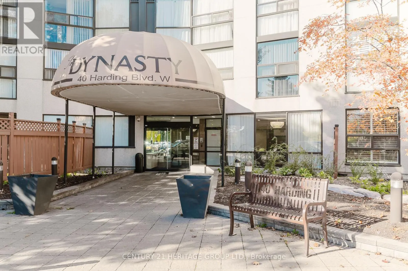 203 - 40 HARDING BLVD BOULEVARD W