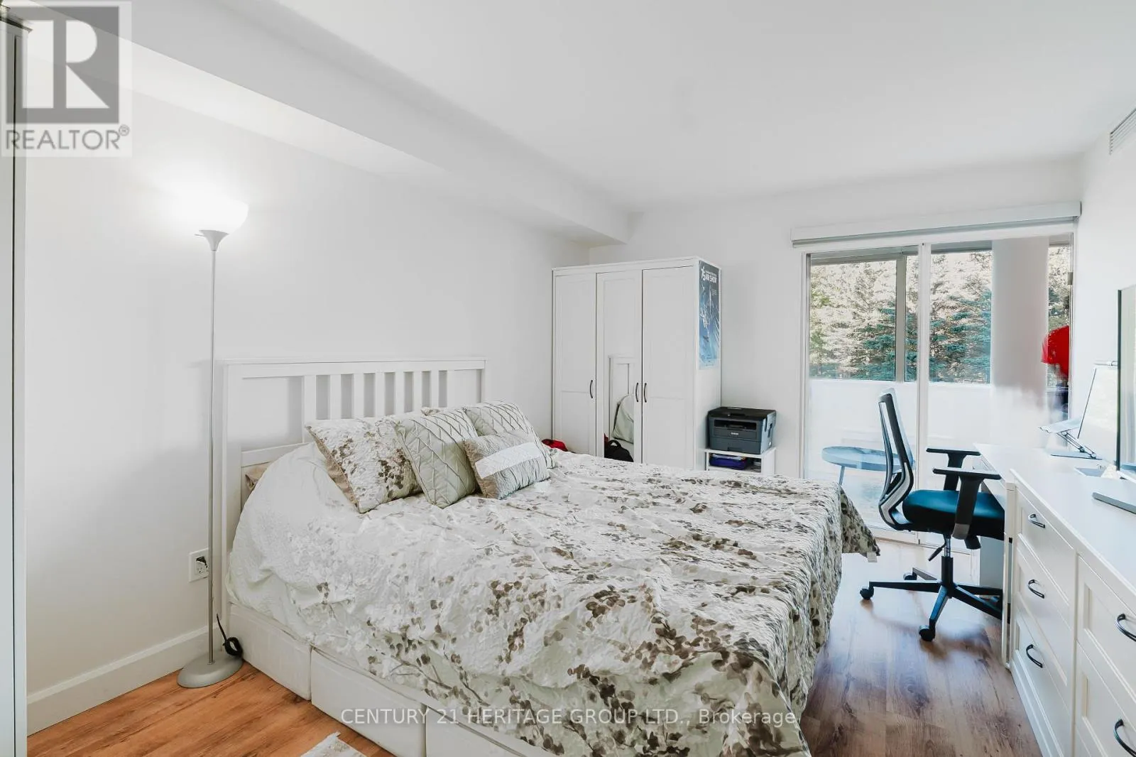 203 - 40 HARDING BLVD BOULEVARD W