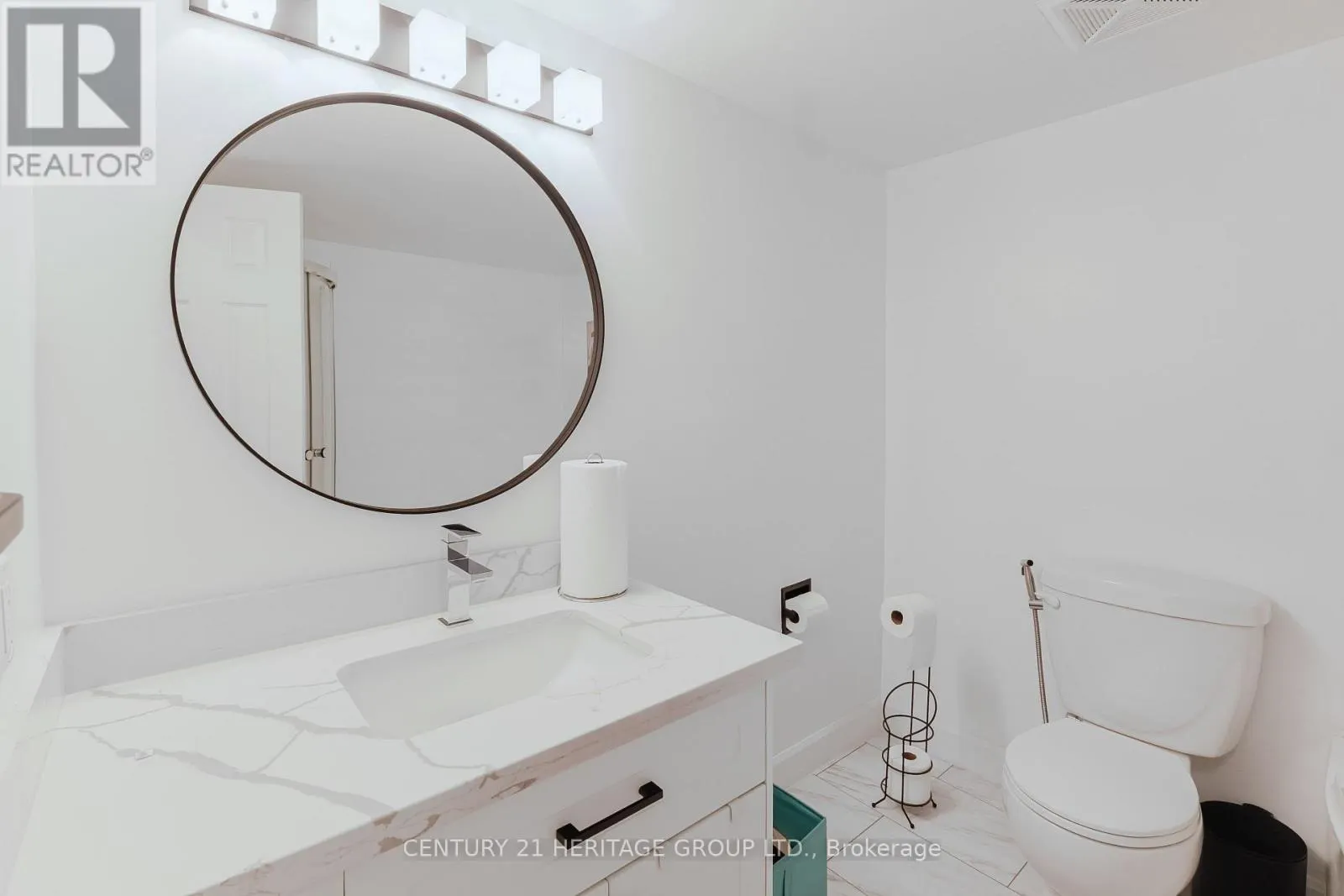 203 - 40 HARDING BLVD BOULEVARD W