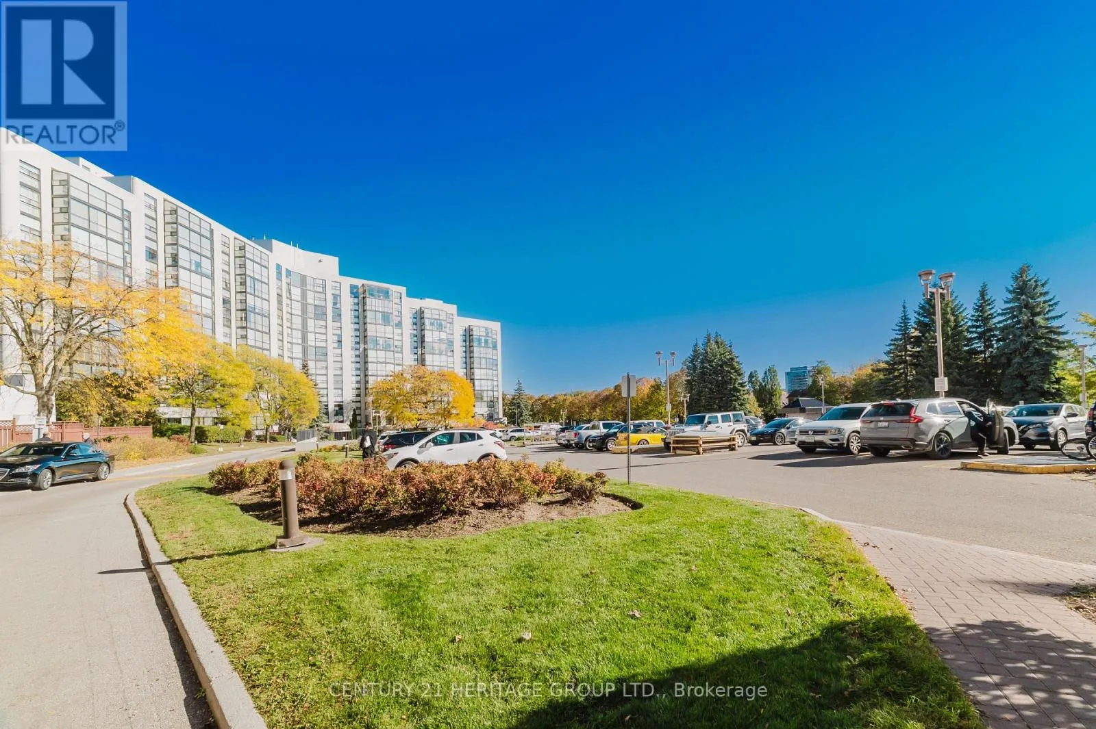 203 - 40 HARDING BLVD BOULEVARD W