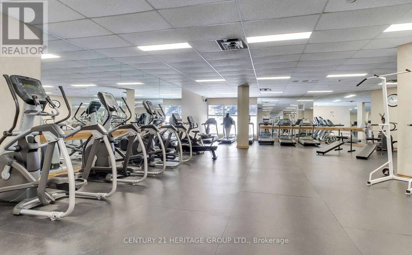 203 - 40 HARDING BLVD BOULEVARD W