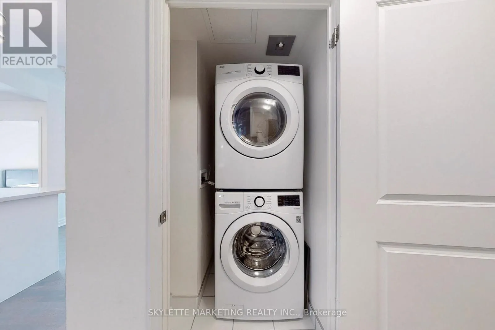 529A - 10 ROUGE VALLEY DRIVE W