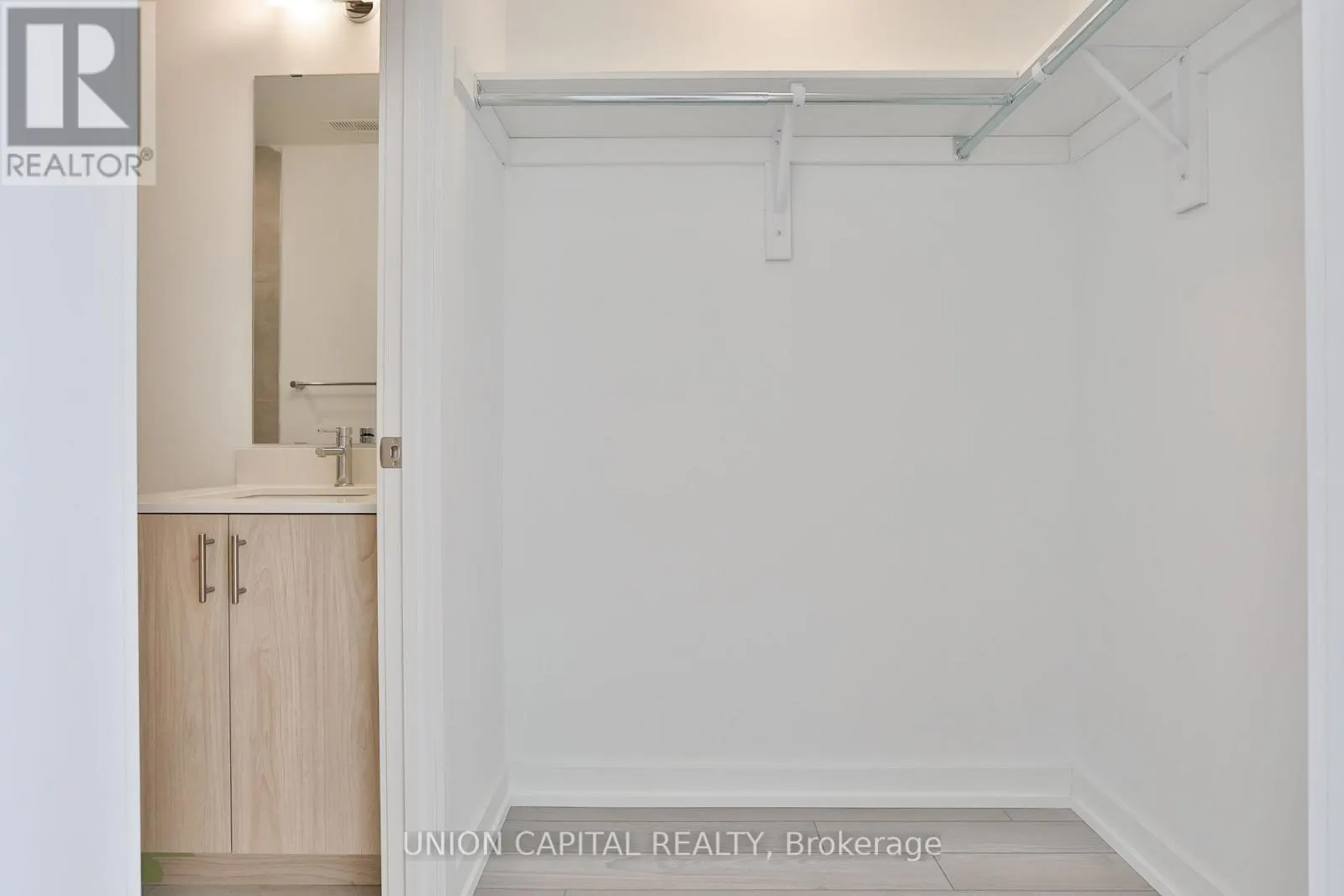 203 - 2 RED SQUIRREL LANE