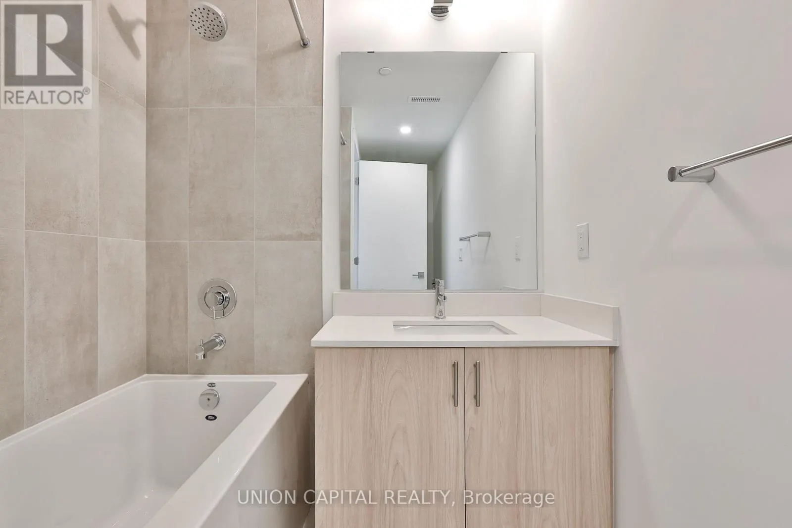 203 - 2 RED SQUIRREL LANE