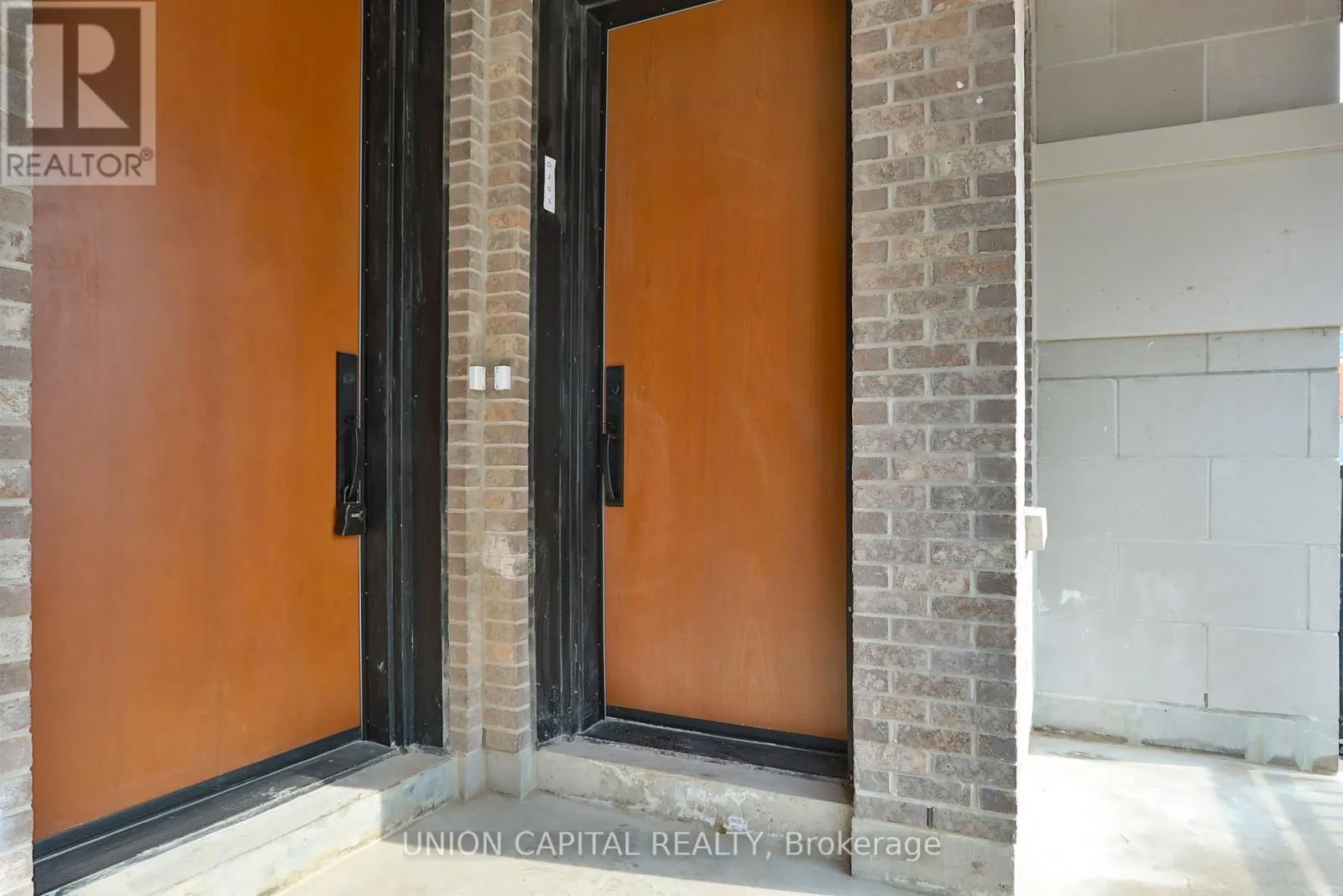 203 - 2 RED SQUIRREL LANE