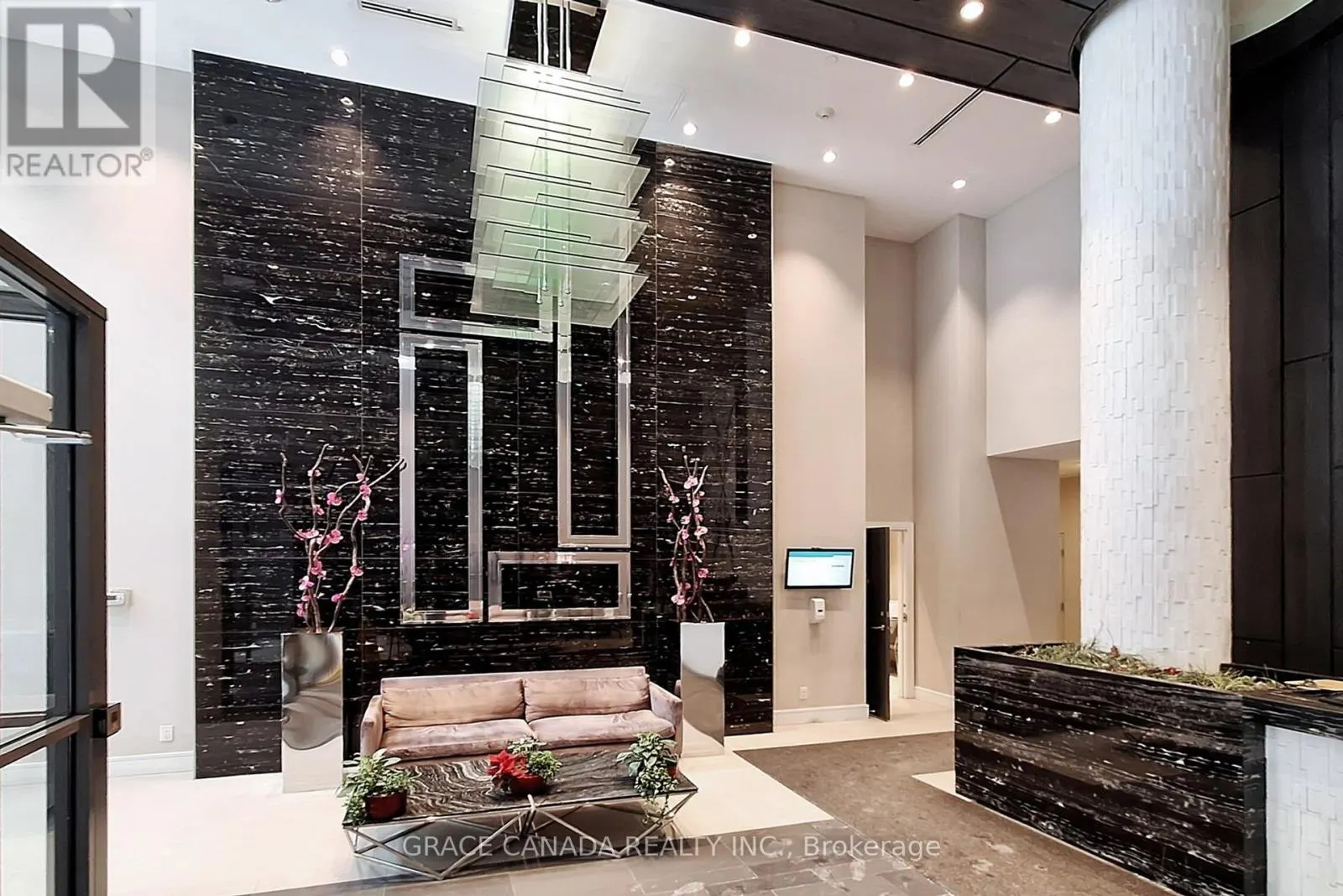 409 - 9205 YONGE STREET