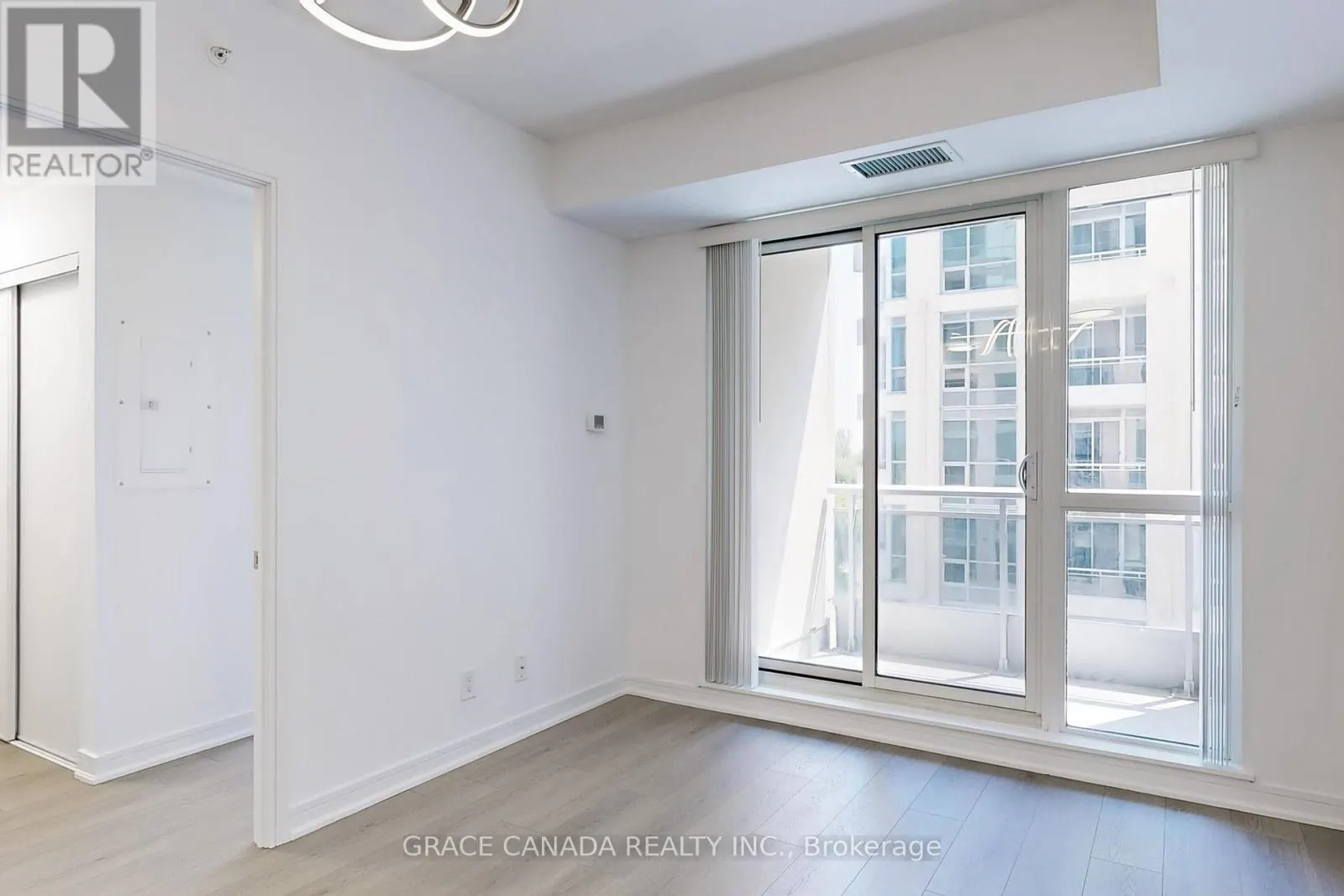 409 - 9205 YONGE STREET