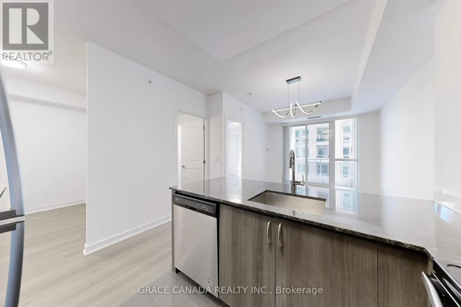 409 - 9205 YONGE STREET