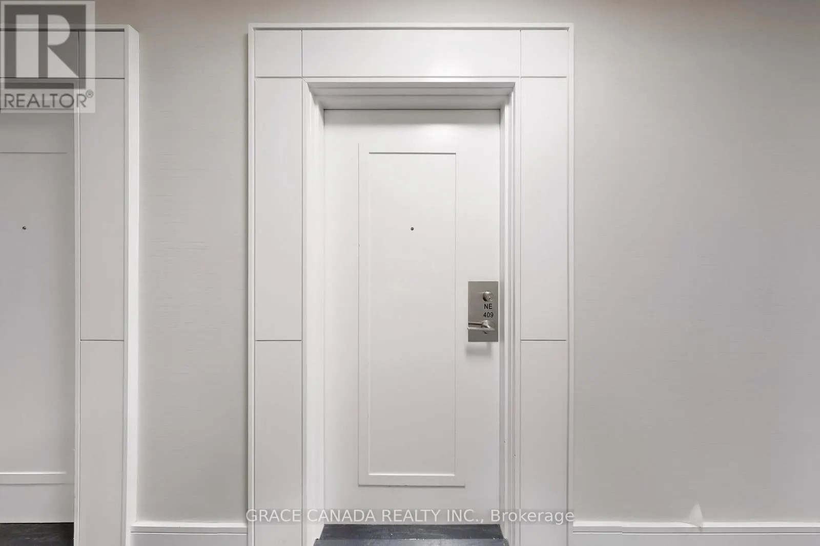 409 - 9205 YONGE STREET