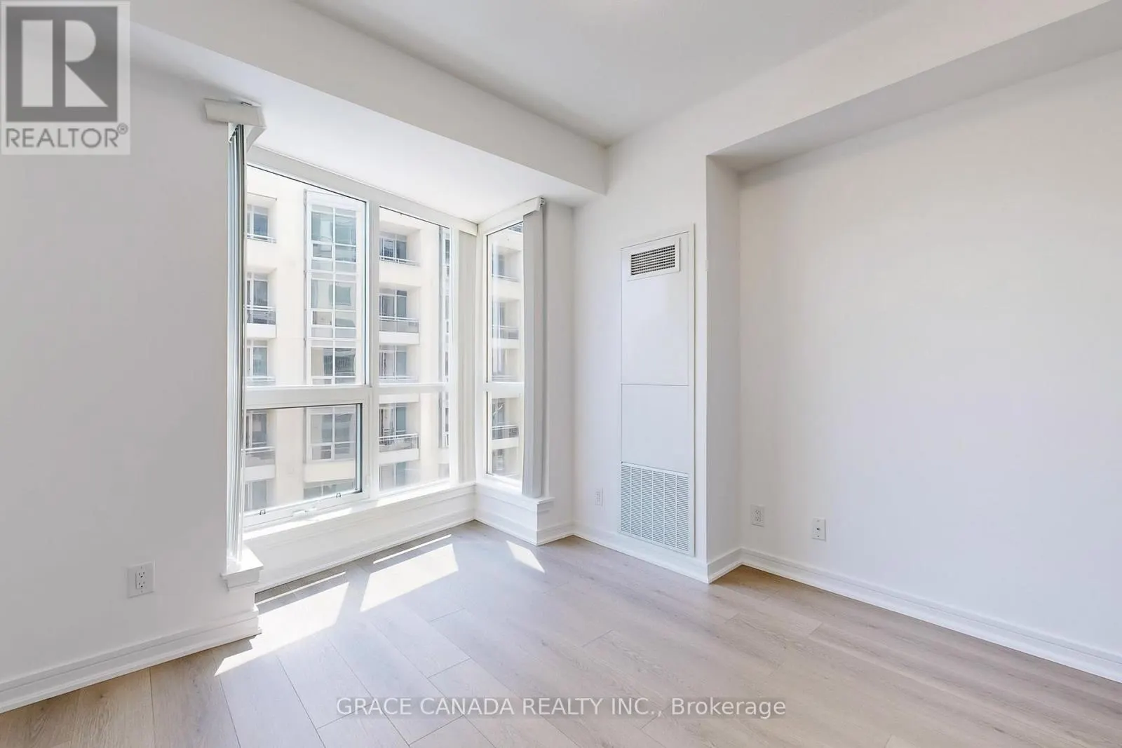 409 - 9205 YONGE STREET