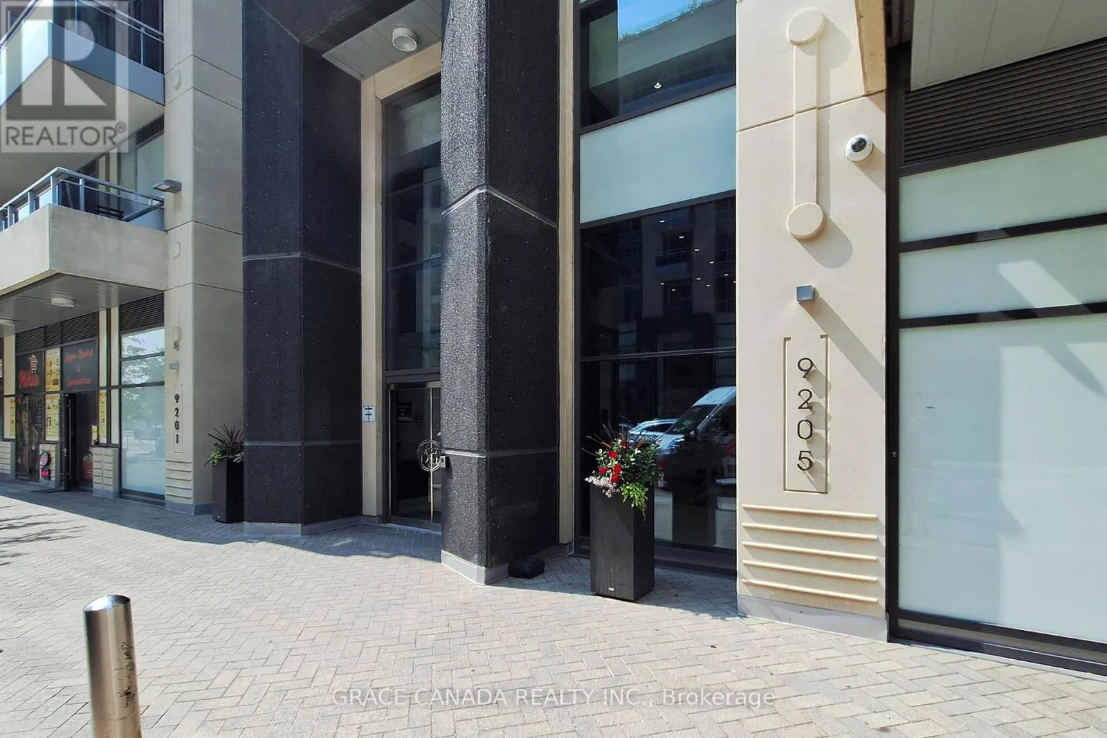 409 - 9205 YONGE STREET